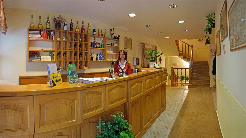 Corvin Hotel เยอร์ ภายนอก รูปภาพ