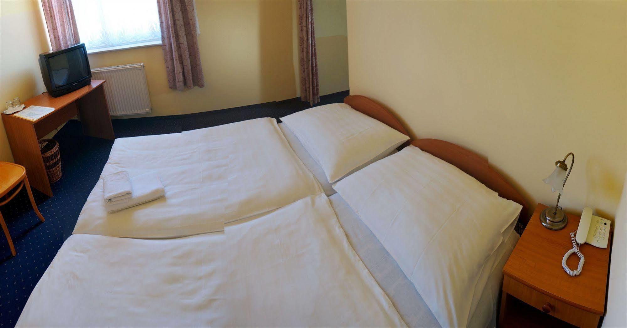 Corvin Hotel เยอร์ ภายนอก รูปภาพ