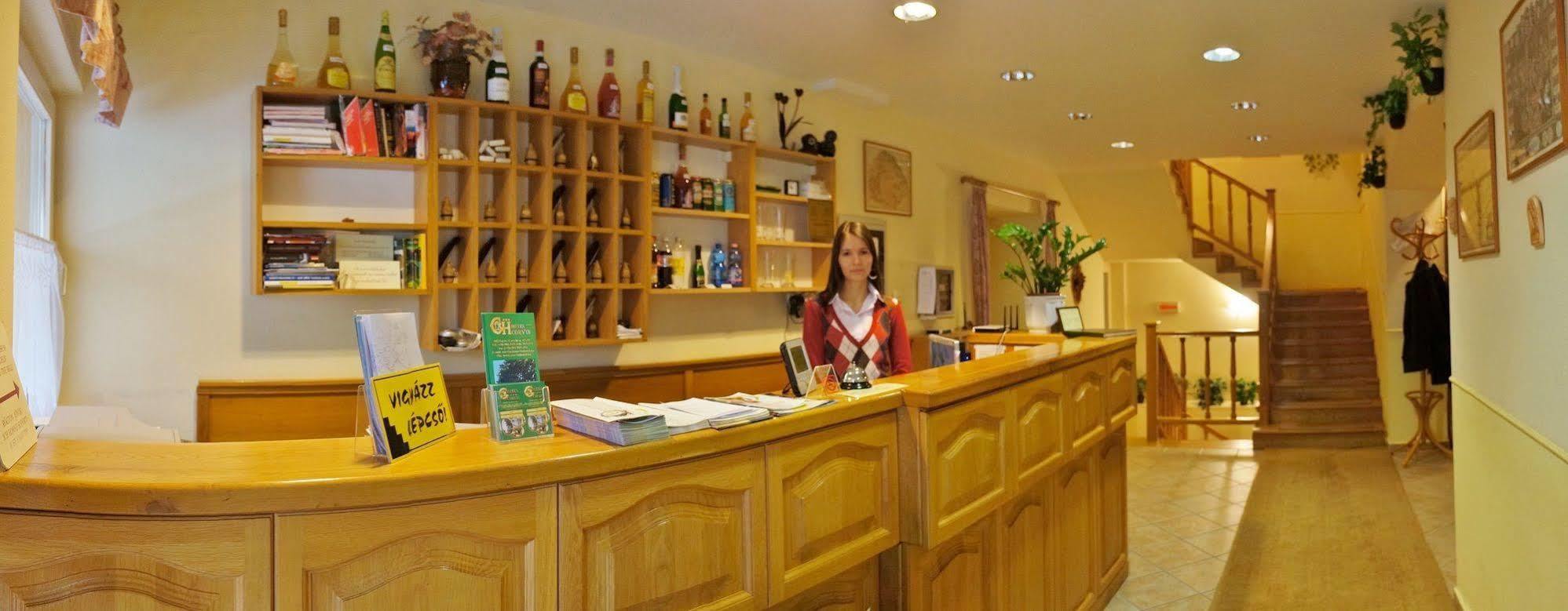 Corvin Hotel เยอร์ ภายนอก รูปภาพ