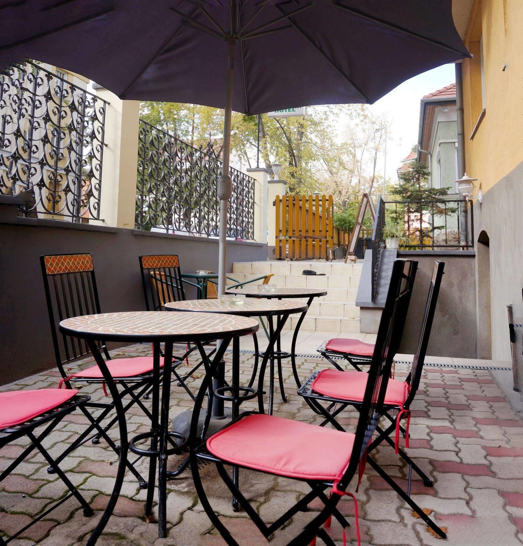 Corvin Hotel เยอร์ ภายนอก รูปภาพ